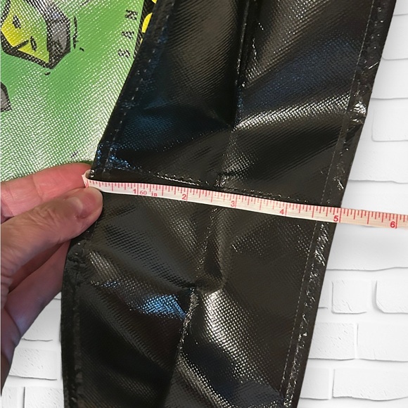 Solar Opposites TV Bag Oversized Backpack San Diego Comic-Con SDCC Collectible - Picture 8 of 10